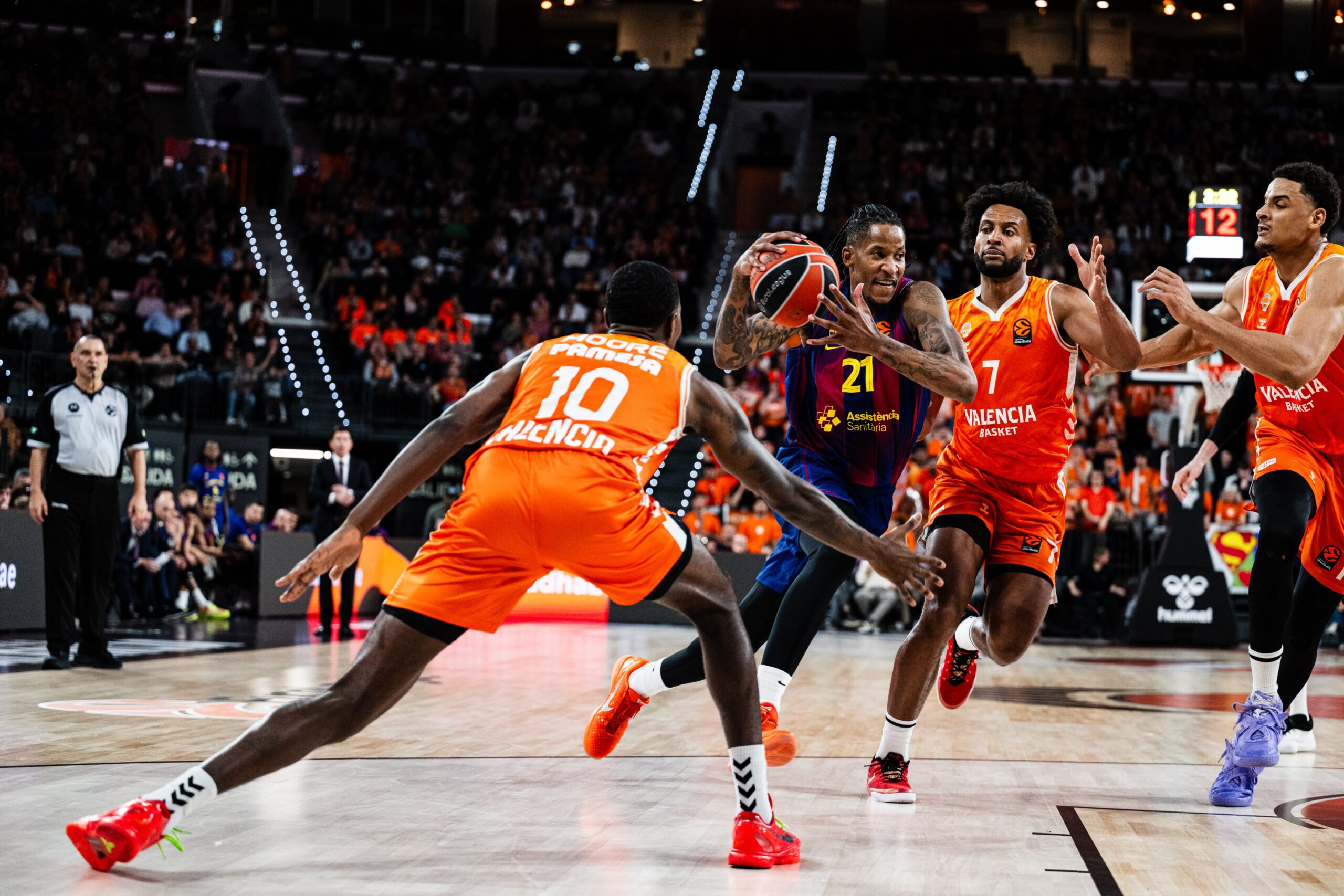 Así quedaría el cuadro de playoffs, con un Madrid-Zalgiris y un Valencia Basket-Hapoel, y un Pao-Barça en play-in