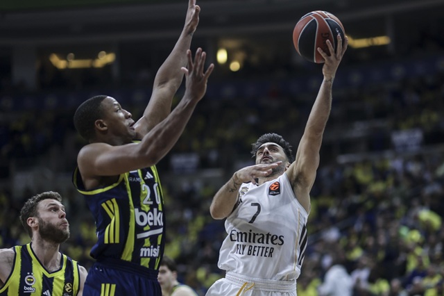 El Real Madrid sí supo jugar bien esta vez los minutos decisivos y venció al Fenerbahce (69-74)