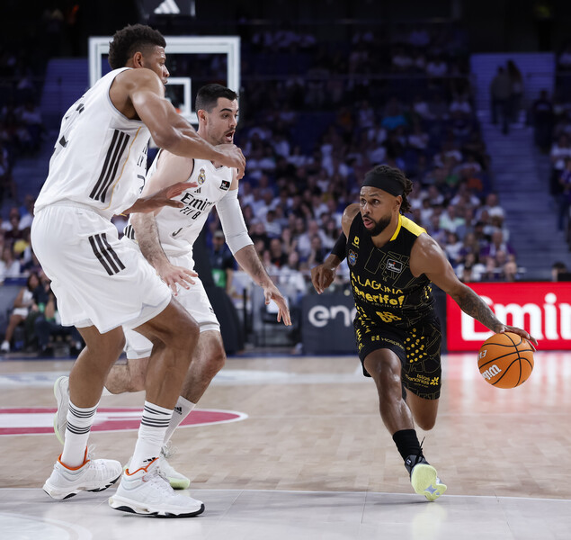 El Laguna Tenerife lució a dos leyendas, Huertas y Mills, para imponerse al Real Madrid (90-95)