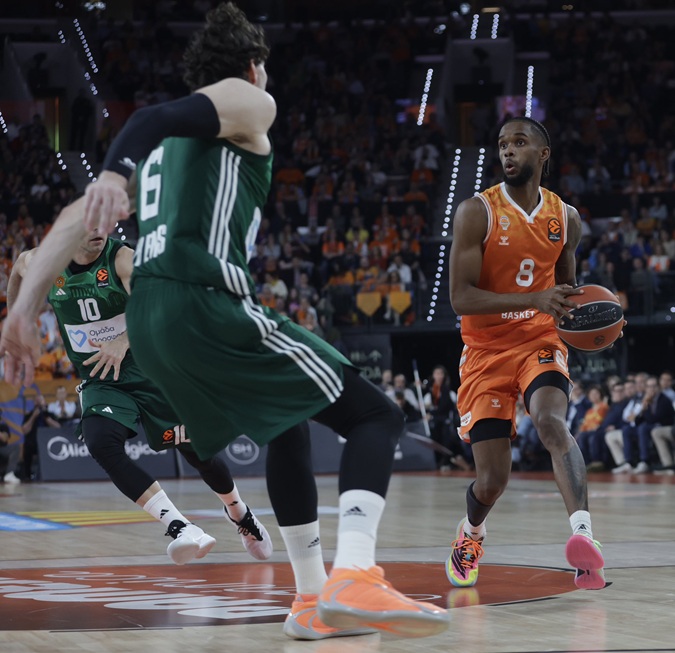 102-84: el Valencia Basket da una lección al Panathinaikos y asegura el factor cancha en playoffs