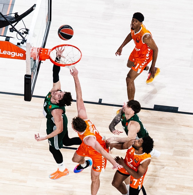 Derrota en la prórroga (105-107): el Valencia Basket queda contra las cuerdas con un 0-2; también 2-0 para el Fenerbahce y el Olympiacos