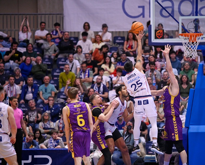 El Obradoiro barre al Palencia y llega lanzado al gran derbi contra el líder, el Leyma Coruña; el Oviedo ya es cuarto