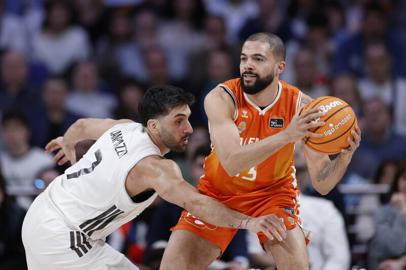 El Armani Milano, a por Darius Thompson, cuya continuidad en el Valencia Basket no está definida