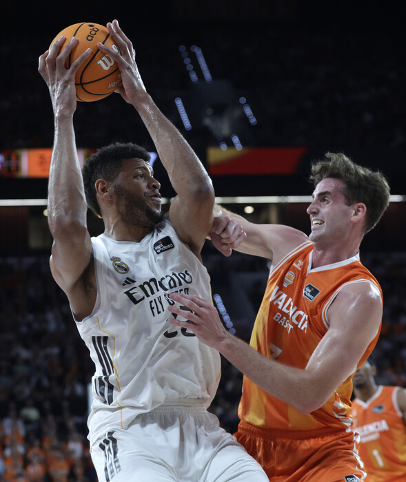 El Real Madrid da una lección al Valencia Basket (82-96)