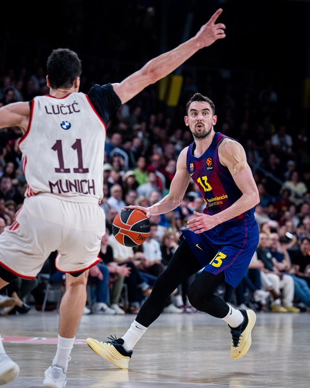 El Barcelona barrió al Bayern Munich (95-69) y el martes jugará el play-in contra el Estrella Roja