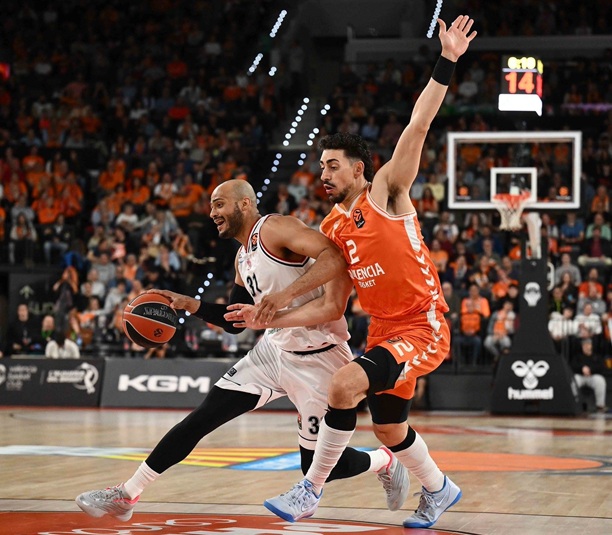 El Valencia Basket asegura puesto de playoff tras un apretado triunfo ante el Armani Milán (102-96)