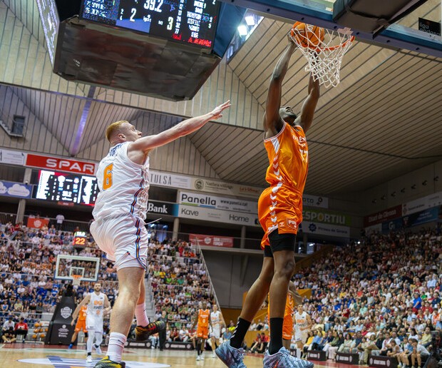 El Valencia Basket defendió la segunda plaza ganando en Girona (81-84)
