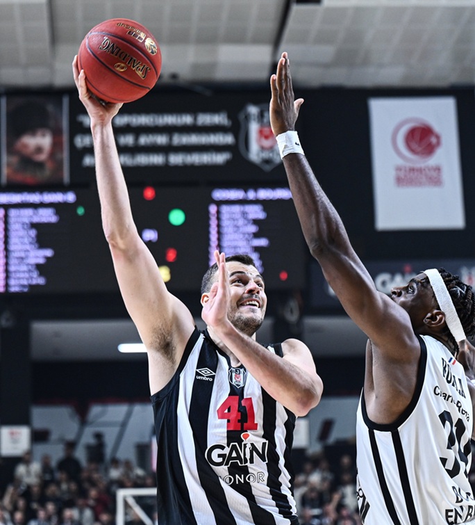 El Bilbao Basket tendrá que remontar seis puntos al Paok; el JL Bourg sorprende al Besiktas en la final