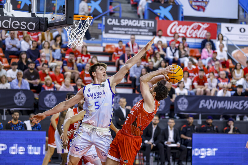 El Manresa remontó al Valencia Basket en los segundos finales; el Bilbao Basket sufrió mucho contra el Granada