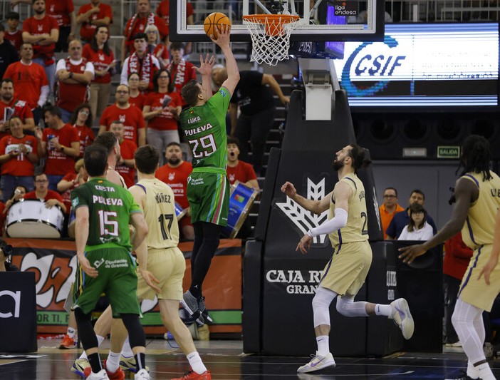 El Barcelona gana con lo justo en Granada (98-101)