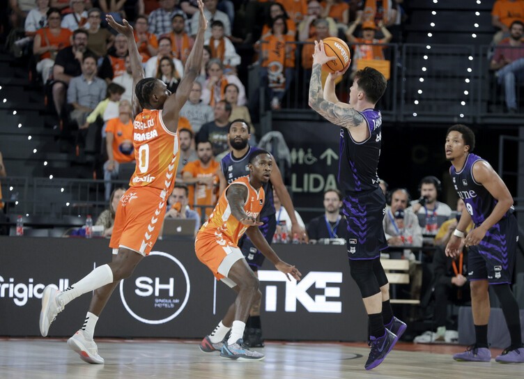 El Valencia Basket se salvó en el tramo final tras remontar el Bilbao Basket 18 puntos