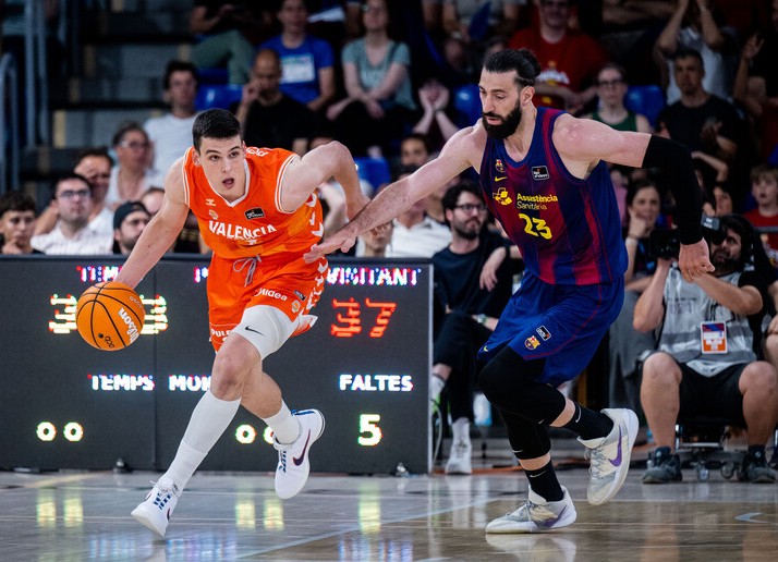 El Valencia Basket arrolló (77-102) a un Barcelona que recibió una buena pitada