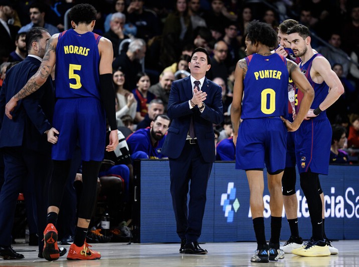 Opinión: el Barça necesita un rumbo, un responsable con cara y ojos y no sólo ocho fichajes y un nuevo entrenador