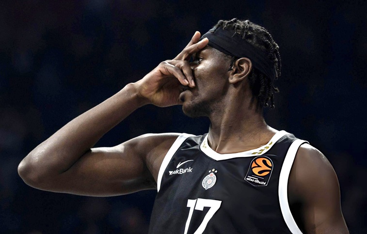El Barcelona presentó una oferta a Isaac Bonga, que tiene otra del Panathinaikos y está pendiente de la NBA