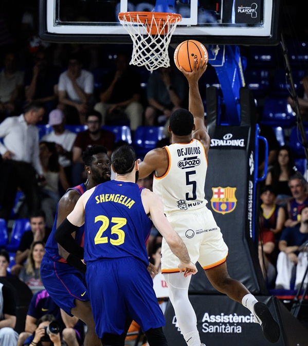 El UCAM Murcia va a los tribunales para defender sus derechos sobre DeJulius, que desea irse