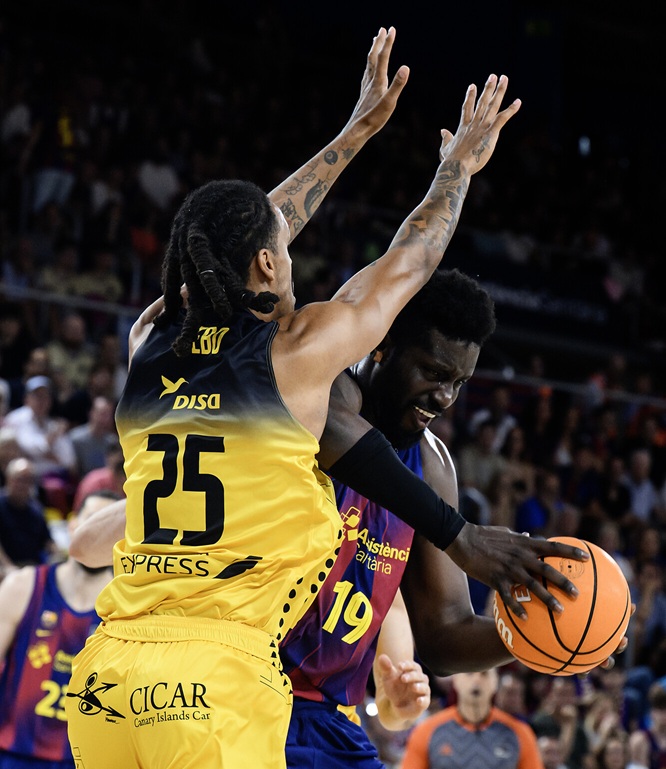 El Barcelona arrasó al Laguna Tenerife en una exhibición (100-67)