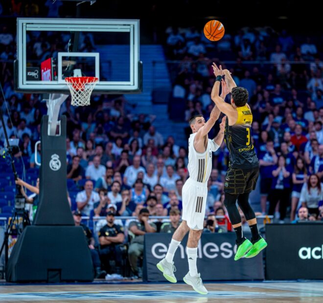 El Real Madrid, contra las cuerdas tras un espectacular triunfo del Laguna Tenerife (97-98) protagonizado por Jaime Fernández