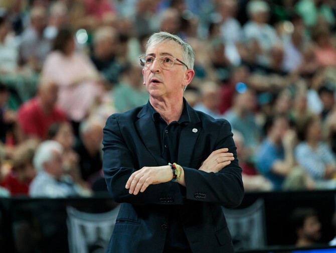 El Unicaja ya busca entrenador: Moncho Fernández, el primero de la lista
