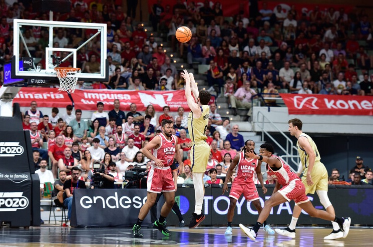 El Barcelona se pone a un paso de las semifinales tras una exhibición en Murcia (68-91)