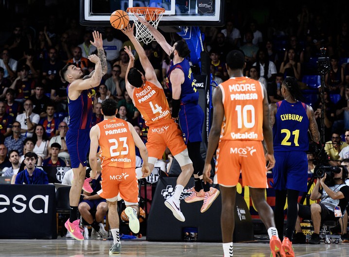 El Valencia Basket acaricia el título liguero tras una gran victoria en el Palau (80-88)