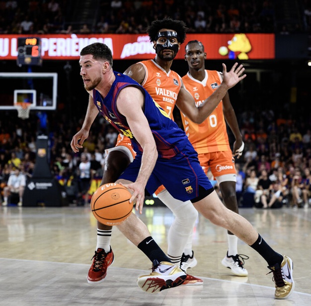 Otra bomba en ciernes: el Fenerbahce y el Valencia Basket, dispuestos a pagar la cláusula de Joel Parra para sacarlo del Barça
