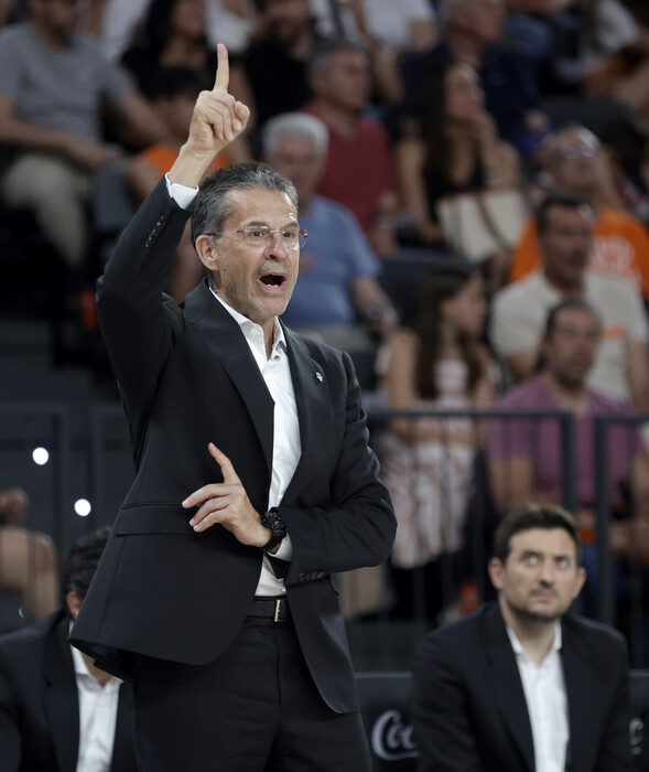 Pedro Martínez asegura que nadie del Real Madrid se puso en contacto con él durante la final de la ACB y que la oferta del club blanco le llegó el sábado 27 de junio