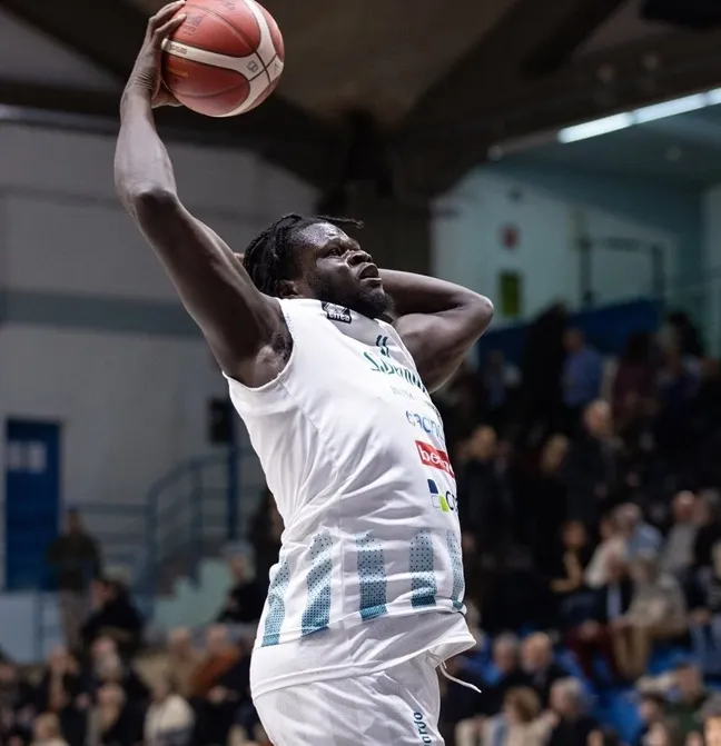 El Valencia Basket firmó a Oumar Ballo hasta 2029, un pívot cupo que sale cedido esta próxima temporada