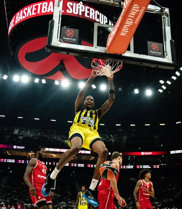El Olympiacos, a la final de la Supercopa tras remontar al Fenerbahce (92-90)