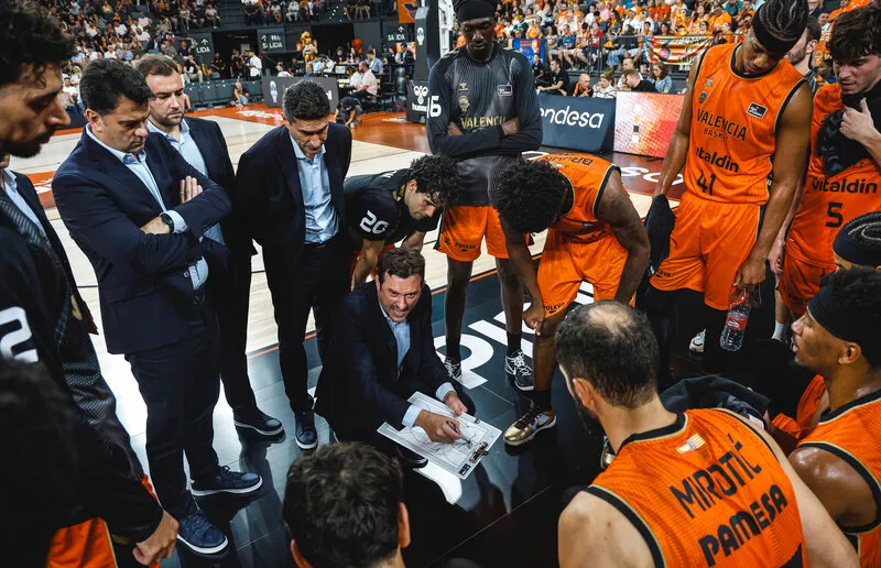 El Valencia Basket barrió desde el inicio a un pobre Baskonia (111-88)