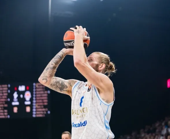 El Valencia Basket sigue creciendo con remontada y victoria para un gran 3-0