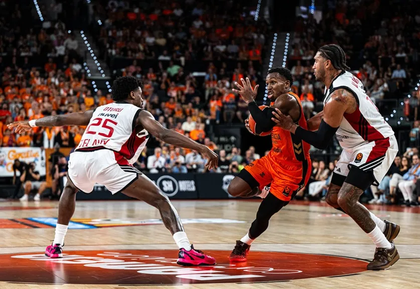 El Valencia Basket avanza a un 4-0 tras tumbar al Hapoel (93-82)