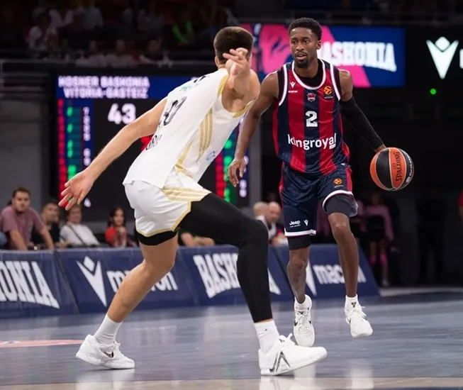 El Baskonia no pudo contener al Dubái en la segunda mitad (79-93)