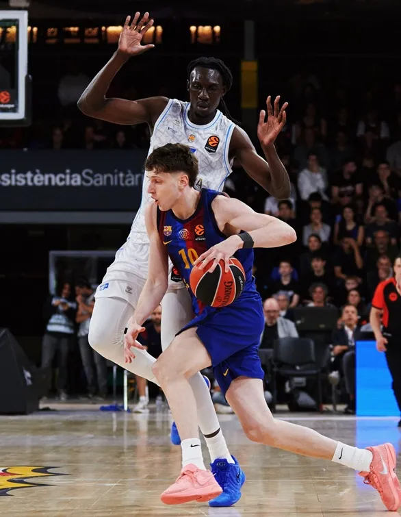 Parra, Robinson y una canasta clave de Brizuela para dar el triunfo al Barça ante el Valencia Basket