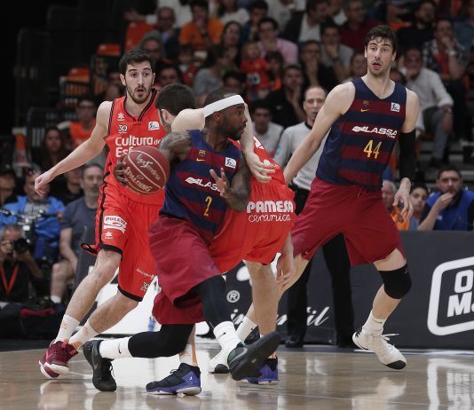 El Valencia Basket barre a un Barcelona con sabor a despedida del curso