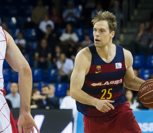 El Real Madrid busca hoy asegurar el liderato y el Barcelona, el factor cancha