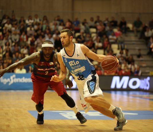 El Barcelona vence al Obradoiro, el Valencia falla en casa y Unicaja e Iberostar ganan sin problemas y se cruzan