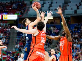 El Baskonia supera con autoridad en la segunda parte al Valencia y empata a uno