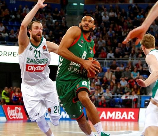 El Barcelona ofrece 300.000 euros y un futbolista para el Alavés por Hanga, pero todavía no hay acuerdo