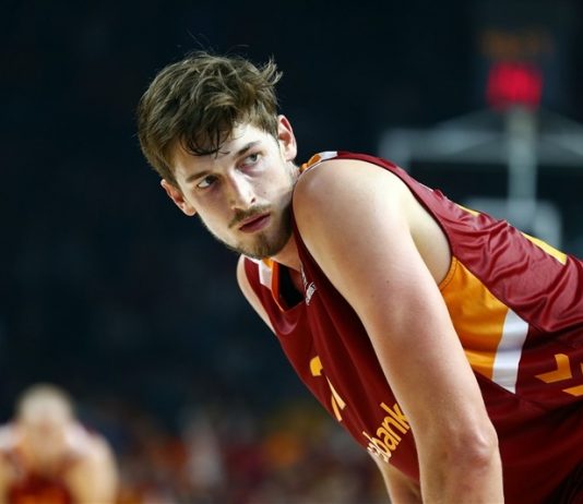 El Valencia Basket apuesta por Pleiss y Sato, segundo equipo que cierra su plantilla