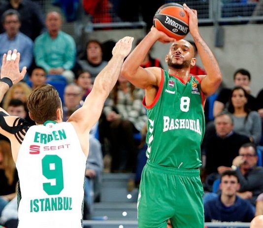 ¿Negociación a posteriori? El Barça en el mercado pero pendiente de Larkin y Hanga, que ya revisaron sus contratos