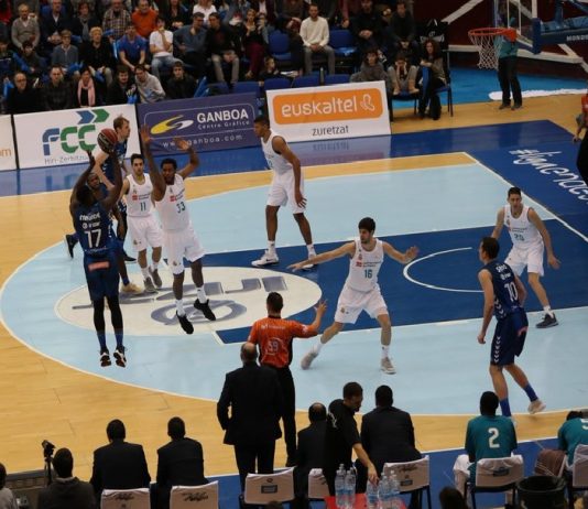 Carroll lanza al Real Madrid al triunfo en Donostia con seis triples en el tercer cuarto