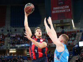 El Betis revive con un triunfo agónico frente al Unicaja (89-88); el Baskonia barre al Fuenlabrada (95-63)