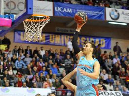 El Barcelona fue el menos malo en Murcia y se llevó la victoria en la recta final por 55-61