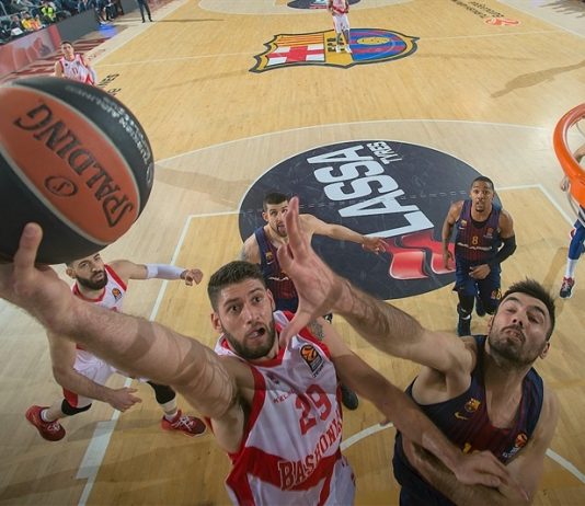 El Baskonia vence también en el Palau y aspira ya incluso a la sexta plaza; el Unicaja cae frente al Brose
