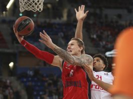 El Baskonia apabulla al Brose y se desgastó poco para seguir octavo y en playoff