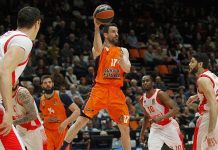 El Valencia Basket perdió su última bala y el Baskonia sigue mirando al playoff