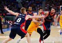El Baskonia se impone al Khimki (87-77) y aprovecha la derrota del Maccabi para ponerse a un partido