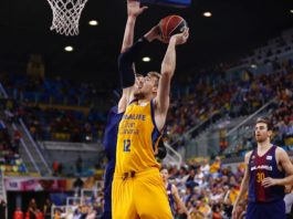 El Barcelona y el Valencia Basket ganan fuera en su lucha por ser cabezas de serie; Unicaja logra un triunfo clave