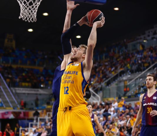 El Barcelona y el Valencia Basket ganan fuera en su lucha por ser cabezas de serie; Unicaja logra un triunfo clave