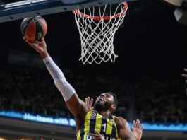 El Fenerbahce fue muy superior durante tres cuartos y se adelanta al Baskonia (82-73)